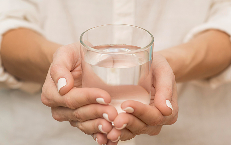 agua morna em jejum por que construir esse habito